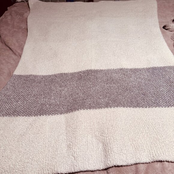 Barefoot Dreams Luxe Heathered gray Stripe cream Throw Blanket, White/gray - Picture 1 of 5